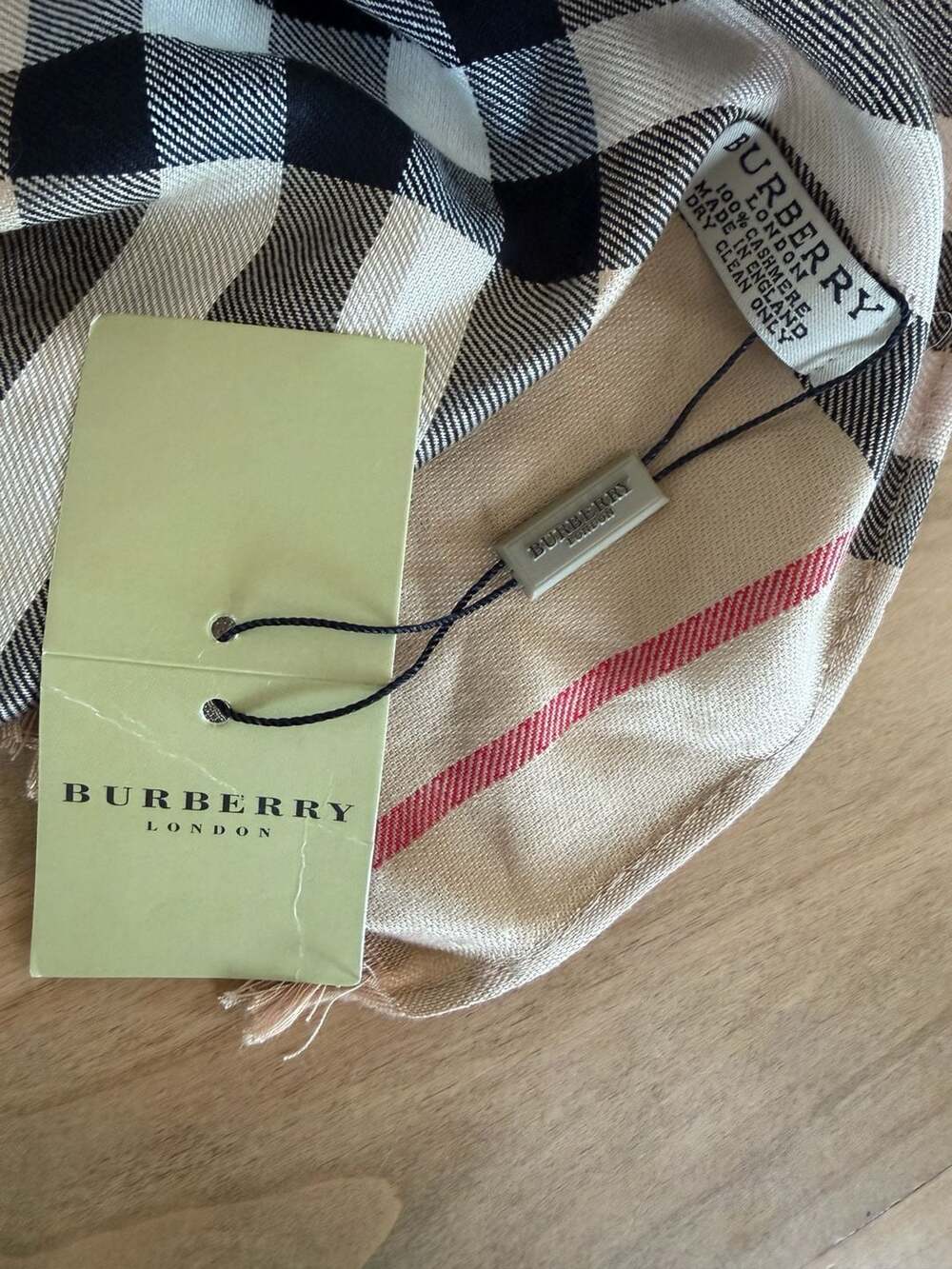 Burberry London 100% Cashmere Giant Check Scarf Made in England - Picture 8 of 16